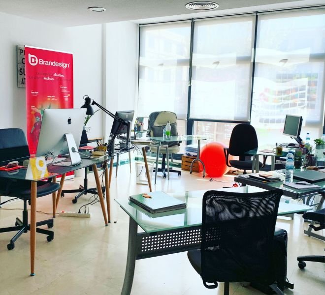 Fotos de las Oficinas y del equipo que integran Brandesign agencia creativa y Branding